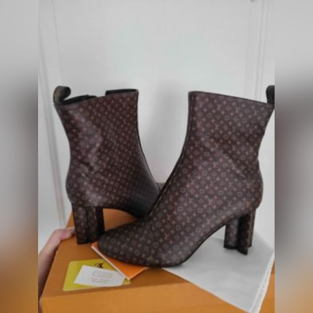Elegant Brown Designer Ankle Boots - Picture 5 of 5